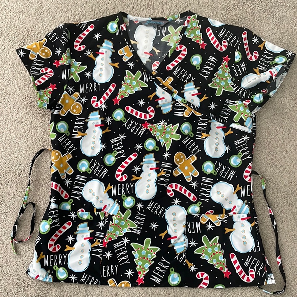 Women’s Christmas Holiday Scrub Top size Medium
